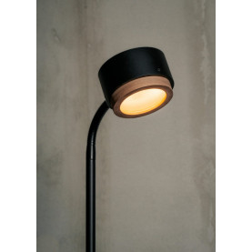 Lampa podłogowa ze ściemniaczem Jubi Walnut LED 150cm czarna LoftLight.  Minimalistyczna lampa stojąca loft, czarna metalowa konstrukcja z drewniana podstawą.  Regulacja jasności.  Wysokość 150cm. Elegancki design do salonu lub sypialni. 2