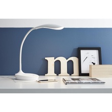 Minimalistyczna Lampa biurkowa ściemniana Z Usb Swan LED Biała Markslojd do gabinetu i pracowni.