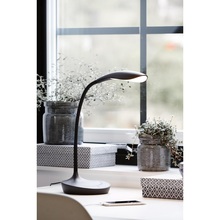 Minimalistyczna Lampa biurkowa ściemniana z Usb Swan LED Czarna Markslojd do gabinetu i pracowni.