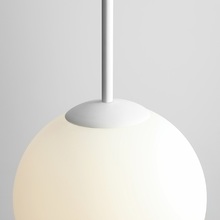 Designerska Lampa wisząca szklana kula Bosso 30 Biała Aldex do salonu, kuchni i holu.