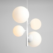 Designerska Lampa wisząca 4 szklane kule Bloom biała Aldex do salonu, kuchni i holu.