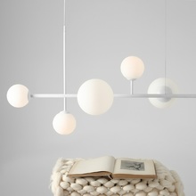 Designerska Lampa wisząca szklane kule Dione 130 biała Aldex do salonu, kuchni i holu.