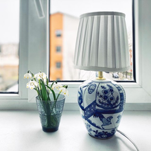 Lampa stołowa ceramiczna z abażurem Goteborg 17 Niebieska/Biała Markslojd do sypialni, salonu i przedpokoju.