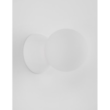 Stylowy Kinkiet betonowo-szklany kula Noon biały do sypialni i salonu
