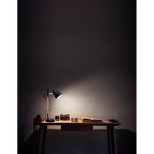 Lampa biurkowa skandynawska Nina czarno-drewniana na biurko do gabinetu