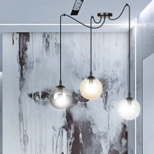Stylizowana Lampa wisząca potrójna szklane kule Gigi III czarny/multikolor Emibig do jadalni i salonu