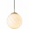 Lampa wisząca szklana kula Twist 25cm opal/mosiądz HaloDesign | Lampy wiszące do salonu, kuchni i sypialni