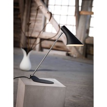 Lampa biurkowa designerska Vanila Czarna Nordlux do gabinetu na biurko.