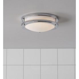 Nowoczesny plafon sufitowy Taby Led 25 Chrom/Biały Markslöjd. Okrągły plafon chromowy z mlecznym kloszem. Elegancki design, łatwy montaż. Idealne oświetlenie do salonu, sypialni czy przedpokoju. Średnica 25cm. 2